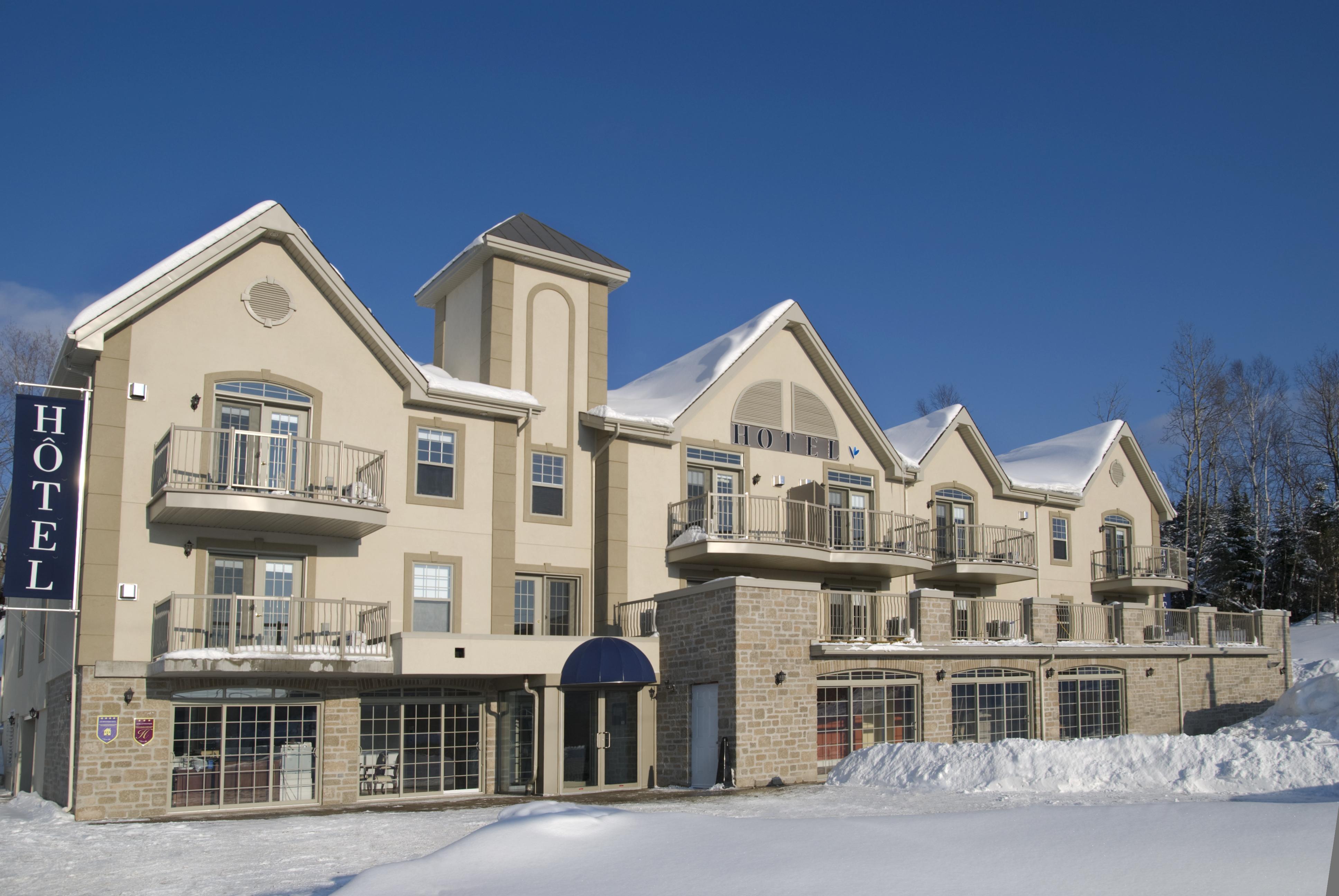 Hotel St-Sauveur サン・ソヴェ－ル・デ・モン エクステリア 写真