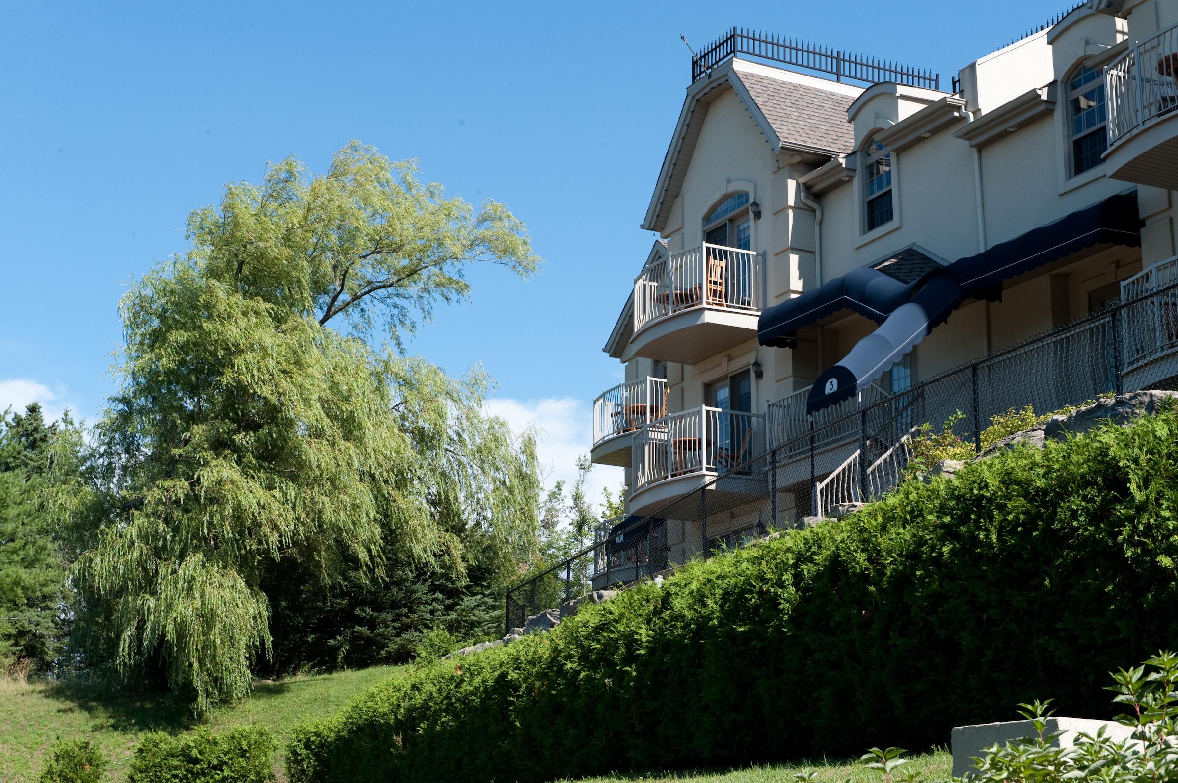 Hotel St-Sauveur サン・ソヴェ－ル・デ・モン エクステリア 写真