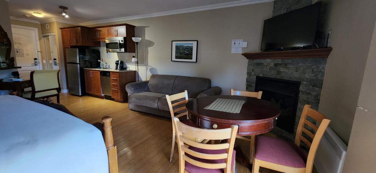 Hotel St-Sauveur サン・ソヴェ－ル・デ・モン エクステリア 写真